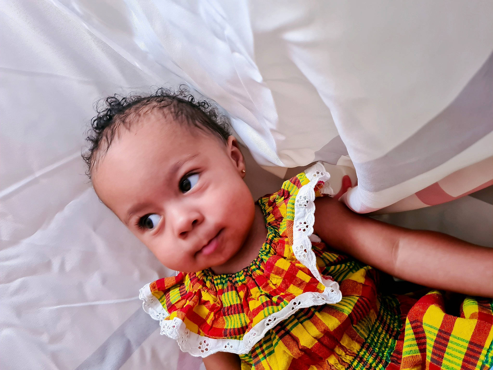 Kélayah a rejoint le concours — aidez-le/la à gagner de superbes lots ! baby, baby_products, baby_toddler_clothing, blanket, child, dress, linens, person, photography, product, room, skin, textile, toddler, yellow