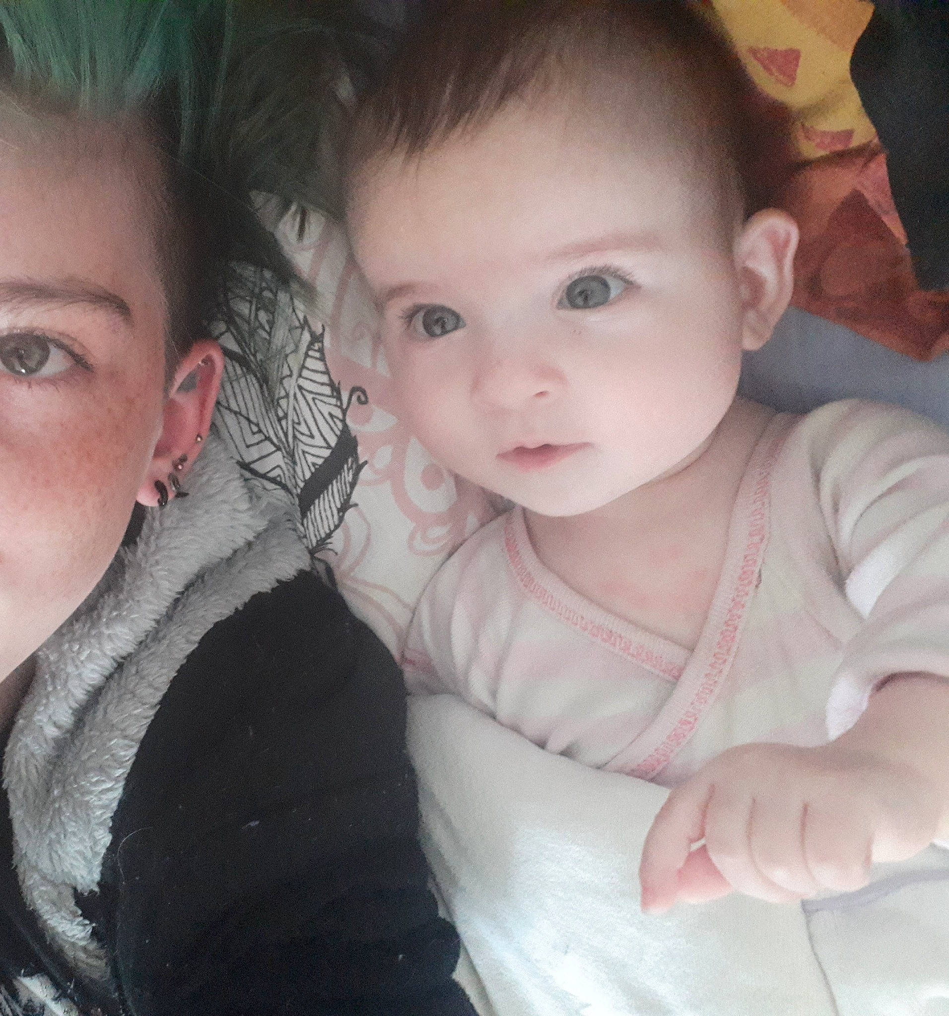 Amélia a rejoint le concours — aidez-le/la à gagner de superbes lots ! cheek, chin, ear, eye, eyebrow, eyelash, face, forehead, hair, hairstyle, happy, head, human_body, iris, lip, mammal, mouth, neck, nose, person