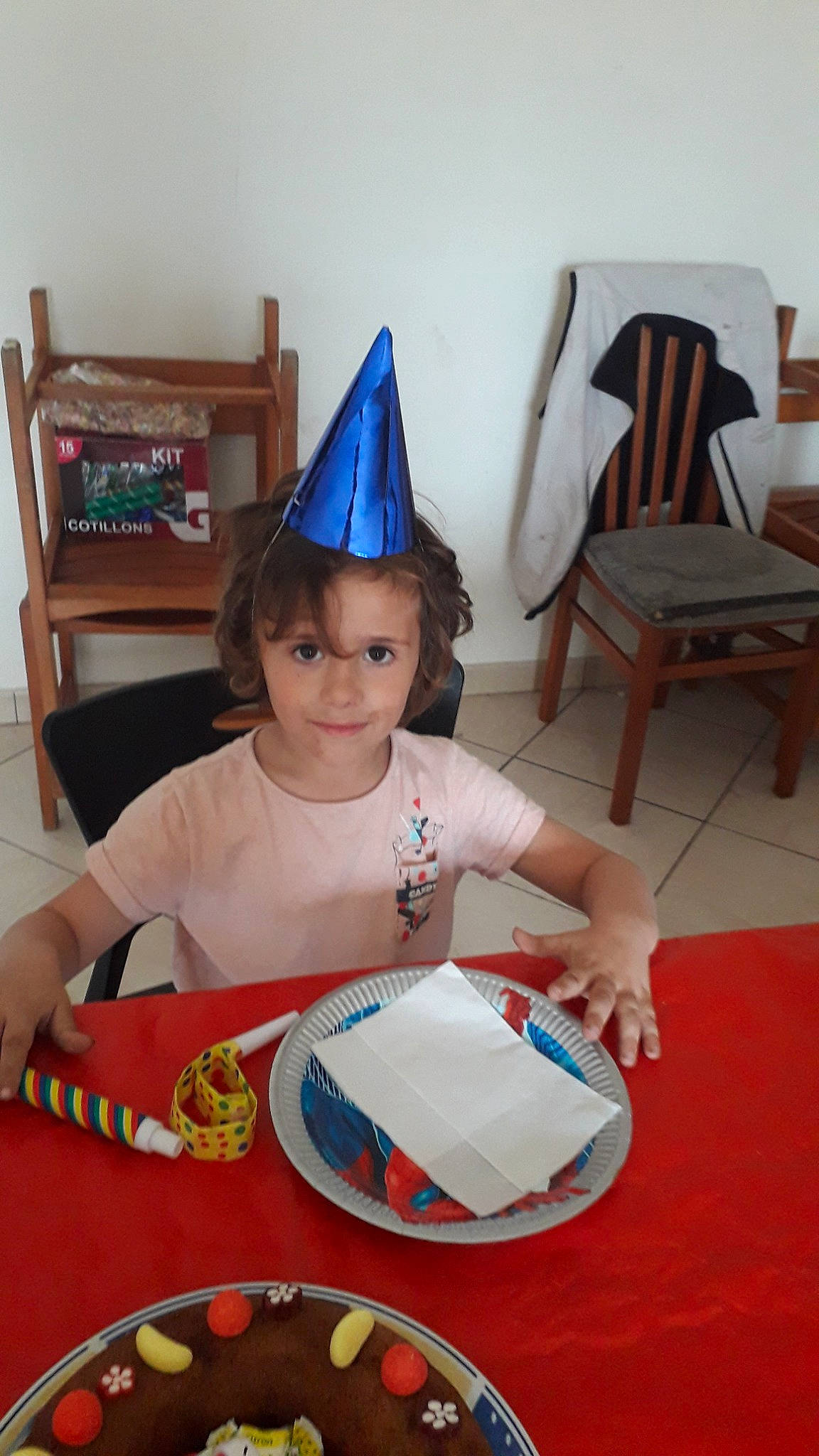 Mathieu a rejoint le concours — aidez-le/la à gagner de superbes lots ! birthday, child, headgear, party, party_hat, party_supply, person, play, toddler