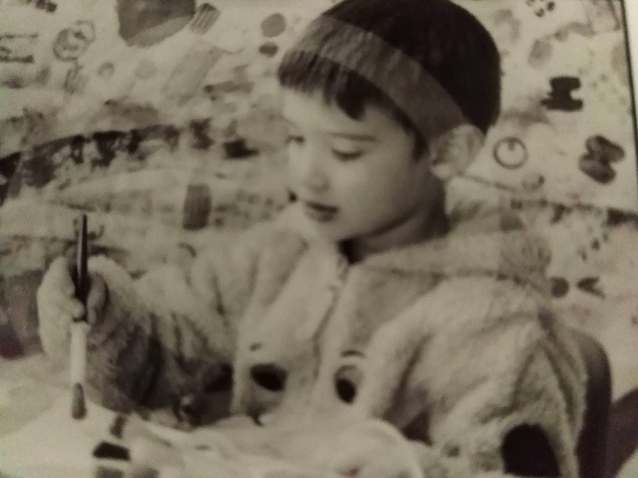Nathan participe au concours pour gagner de l'argent avec cette photo : baby, black_and_white, child, fur, headgear, monochrome, monochrome_photography, non_sporting_group, nose, person, photograph, photography, smile, snapshot, style, toddler