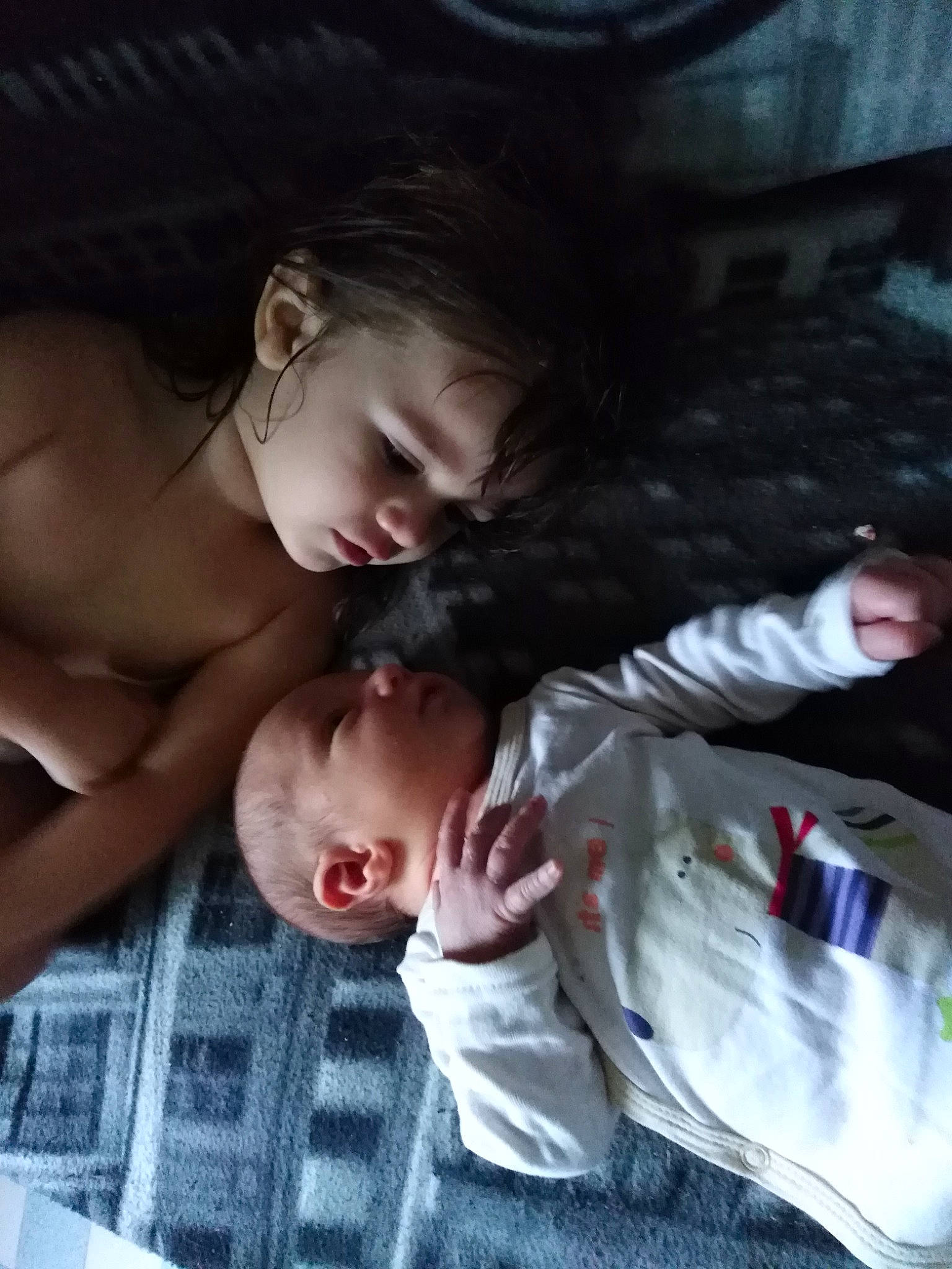 évan a rejoint le concours — aidez-le/la à gagner de superbes lots ! baby, birth, black_hair, child, eye, gesture, hand, love, mouth, muscle, person, photography, skin, sleep, toddler