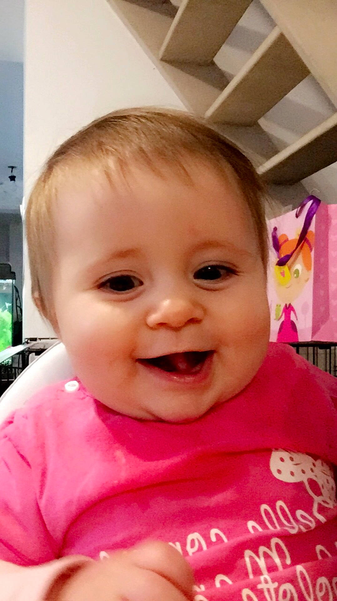 Lou participe au concours pour gagner de l'argent avec cette photo : cheek, child, chin, day, eyebrow, face, facial_expression, forehead, girl, head, human_hair_color, infant, lip, mouth, nose, person, pink, product, skin, smile