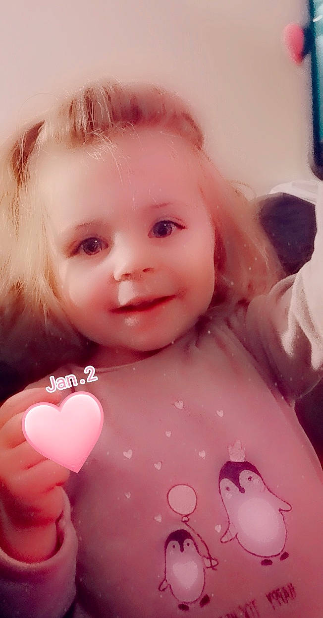 Jade participe au concours pour gagner de l'argent avec cette photo : blond, cheek, chest, child, chin, eye, eyebrow, eyelash, facial_expression, forehead, iris, joy, lip, mouth, muscle, neck, nose, organ, person, pink