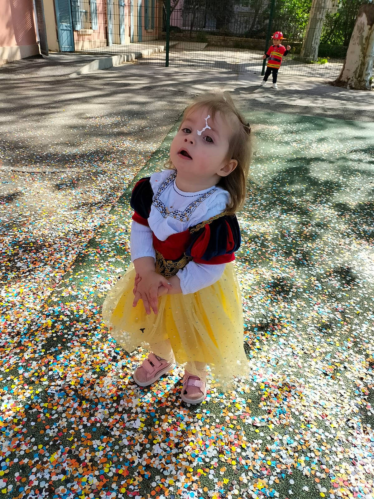 Lyhna participe au concours pour gagner de l'argent avec cette photo : autumn, baby, baby_toddler_clothing, child, deciduous, flooring, flower, fun, garden, grass, happy, leisure, pattern, people_in_nature, person, petal, plant, public_space, recreation, toddler