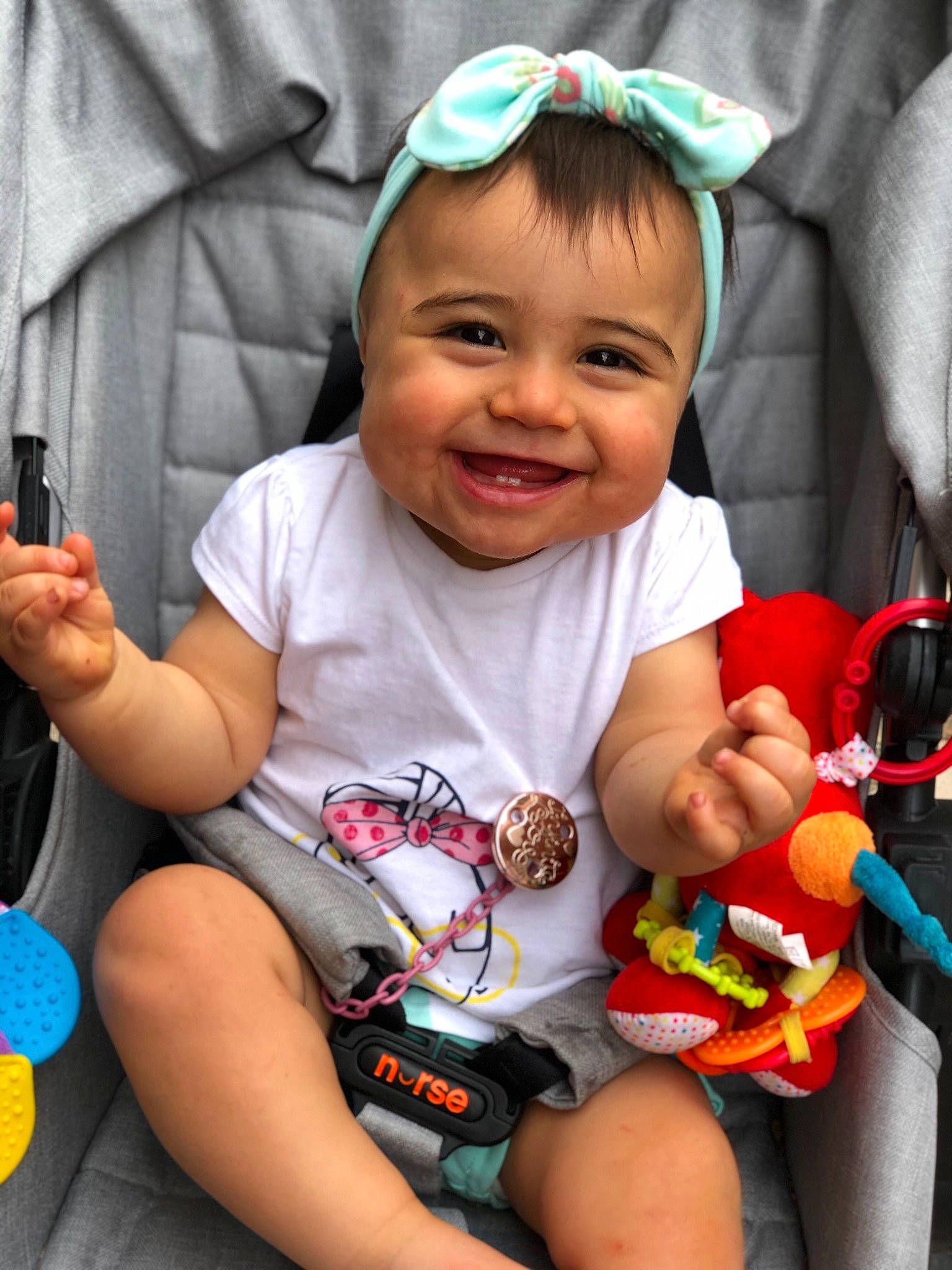 Azur participe au concours pour gagner de l'argent avec cette photo : baby, baby_products, child, joy, person, play, product, sitting, smile, toddler