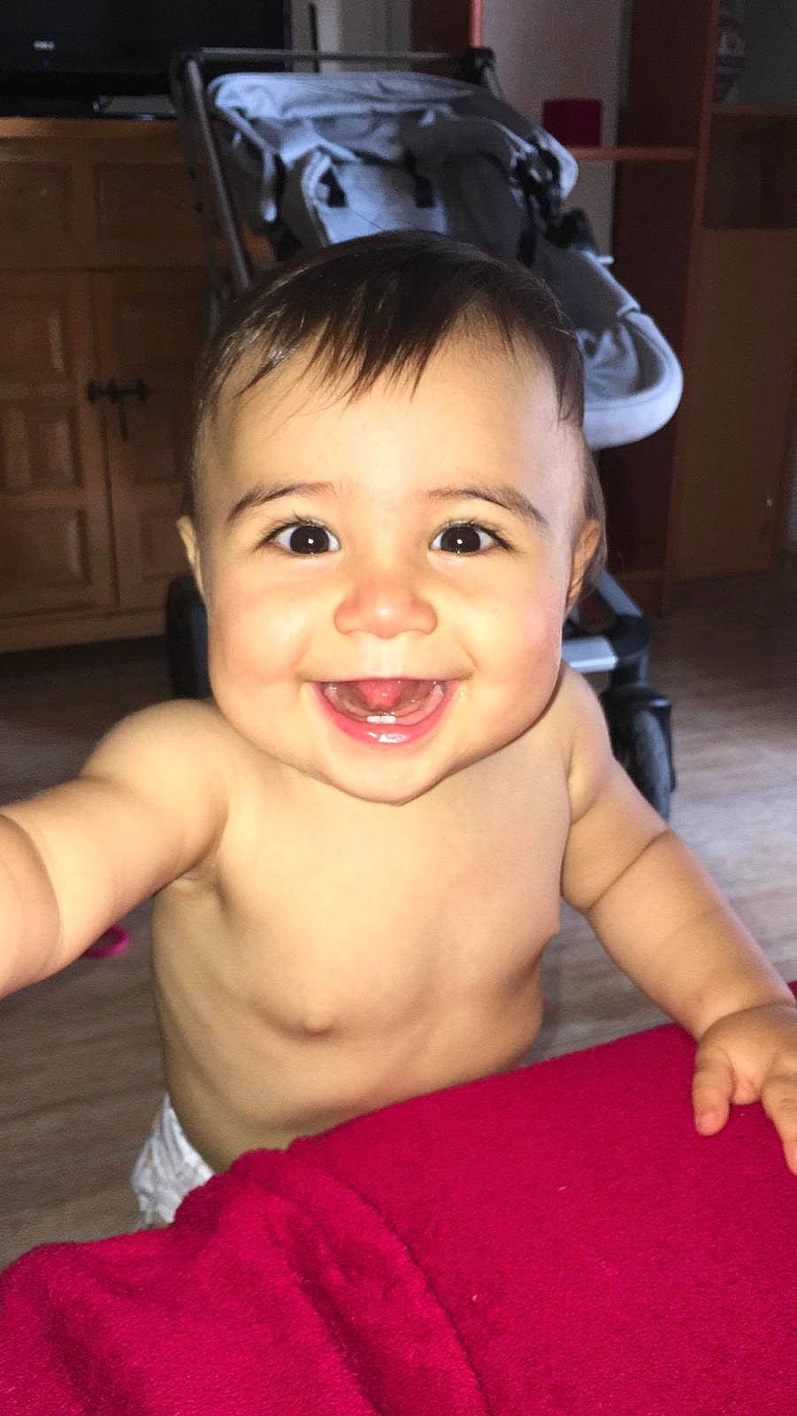 Azur a rejoint le concours — aidez-le/la à gagner de superbes lots ! baby, cheek, child, child_model, chin, eye, face, facial_expression, forehead, fun, hair_accessory, happy, head, headgear, joy, laugh, lip, nose, person, skin