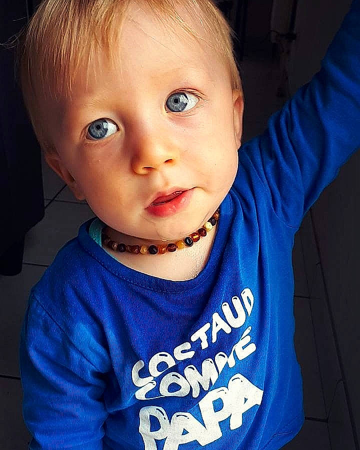 Nino participe au concours pour gagner de l'argent avec cette photo : baby, blue, cheek, child, chin, cool, eye, eyebrow, face, facial_expression, forehead, head, lip, male, mouth, nose, organ, person, skin, t_shirt