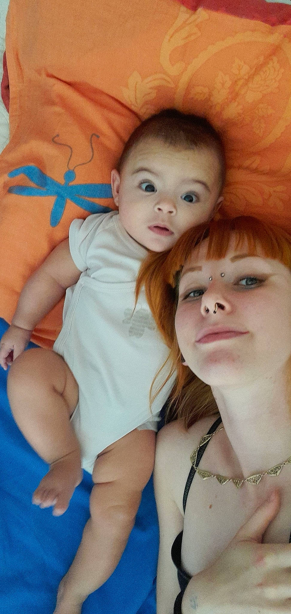 Charlotte a rejoint le concours — aidez-le/la à gagner de superbes lots ! blue, cheek, dress, eye, eyebrow, eyelash, flash_photography, fun, gesture, happy, head, iris, lip, mouth, muscle, neck, nose, person, shoulder, skin