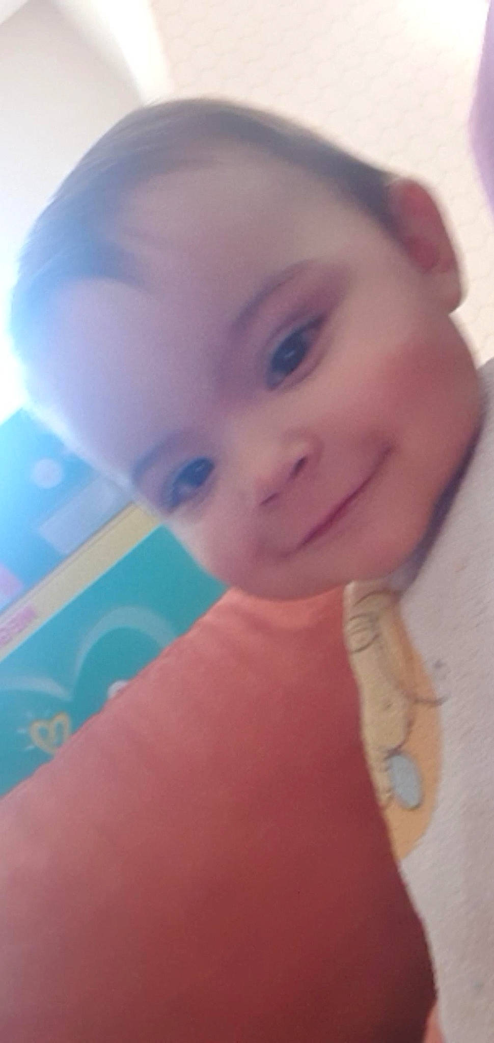 Maddy participe au concours pour gagner de l'argent avec cette photo : cheek, chin, ear, eyebrow, eyelash, face, finger, forehead, gesture, hand, happy, iris, jaw, joy, lip, mouth, muscle, neck, nose, person