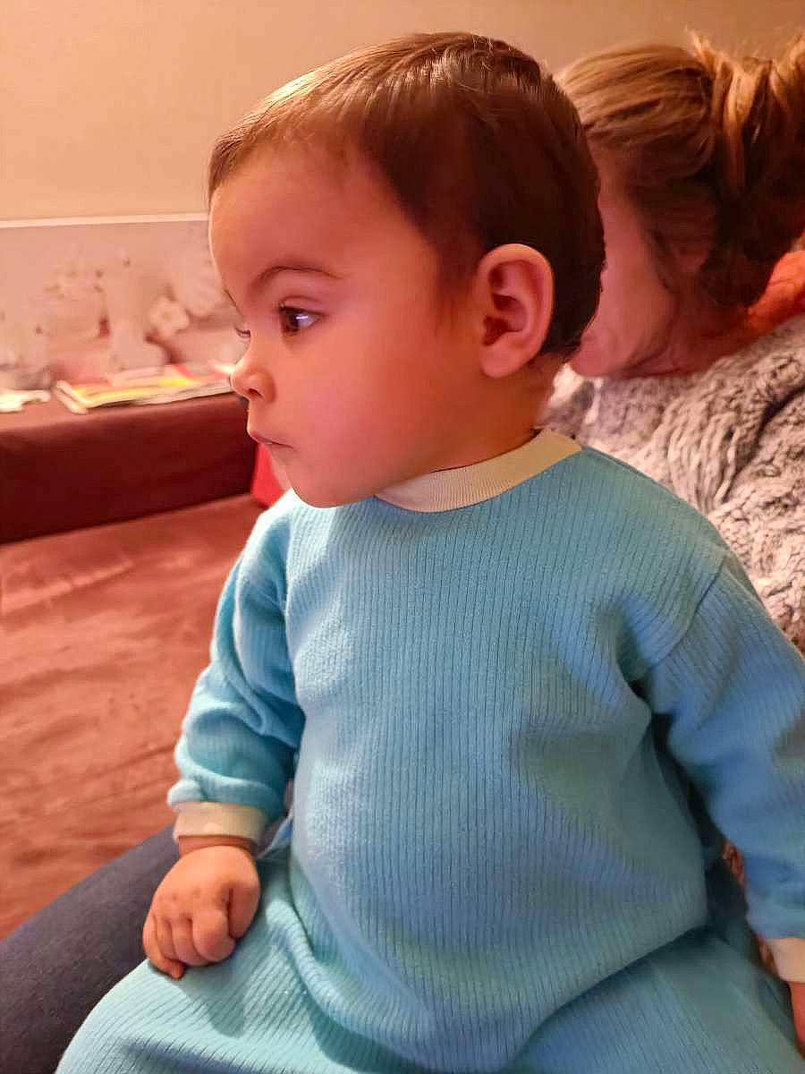 Maddy participe au concours pour gagner de l'argent avec cette photo : baby_toddler_clothing, cheek, chin, ear, eyelash, hair, hairstyle, head, human, iris, joint, leg, neck, nose, person, shoulder, skin, sleeve, standing, toddler