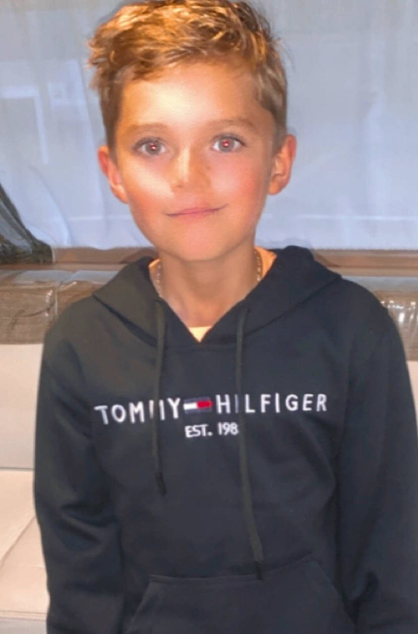 Hicham a rejoint le concours — aidez-le/la à gagner de superbes lots ! button, chin, collar, crop, electric_blue, forehead, fun, hoodie, joy, long_sleeved_t_shirt, neck, official, person, personal_luxury_car, sleeve, smile, sportswear, t_shirt, uniform