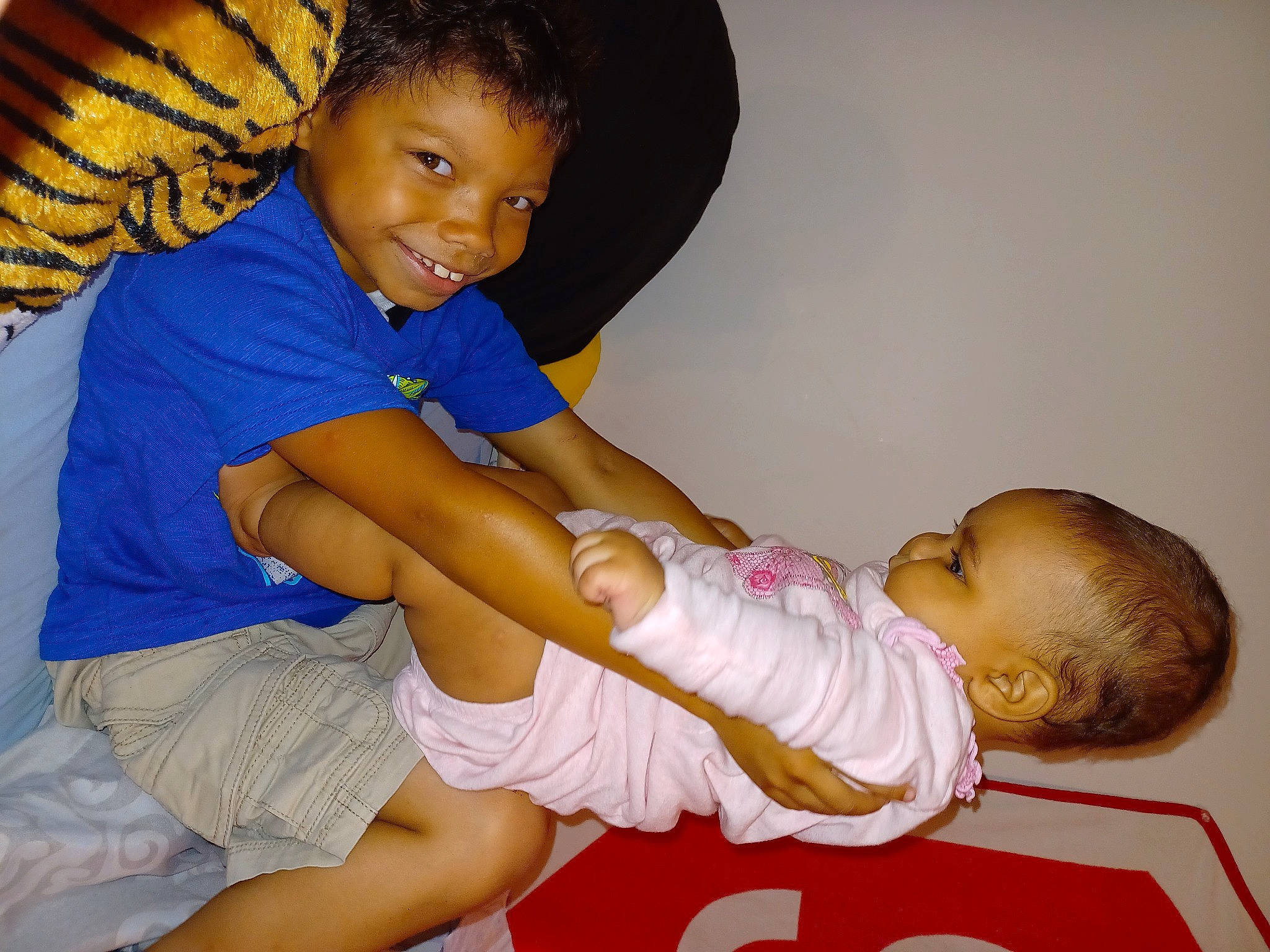 Xander is registered to the contest to win money with this photo: arm, baby_toddler_clothing, comfort, elbow, face, flash_photography, happy, head, joy, knee, leg, mouth, muscle, person, product, sharing, shorts, skin, sleeve, smile