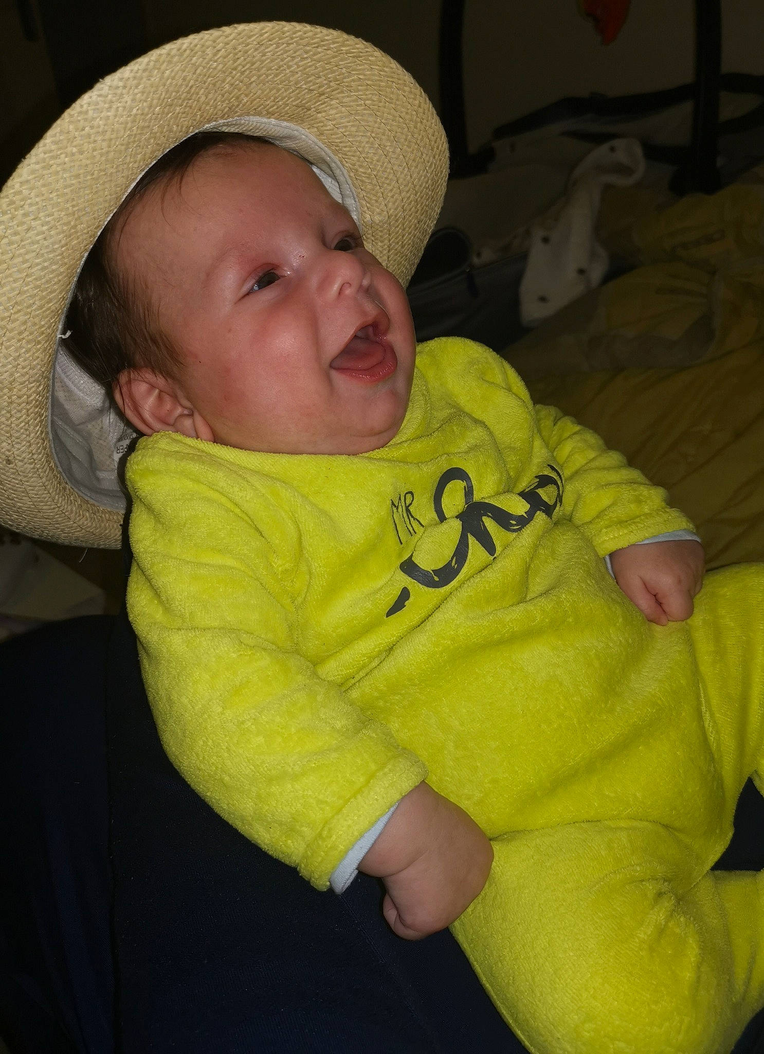 éric participe au concours pour gagner de l'argent avec cette photo : baby, baby_products, baby_sleeping, baby_toddler_clothing, cap, cheek, chin, comfort, eye, face, finger, gesture, hat, head, mouth, nose, person, skin, sleeve, sun_hat