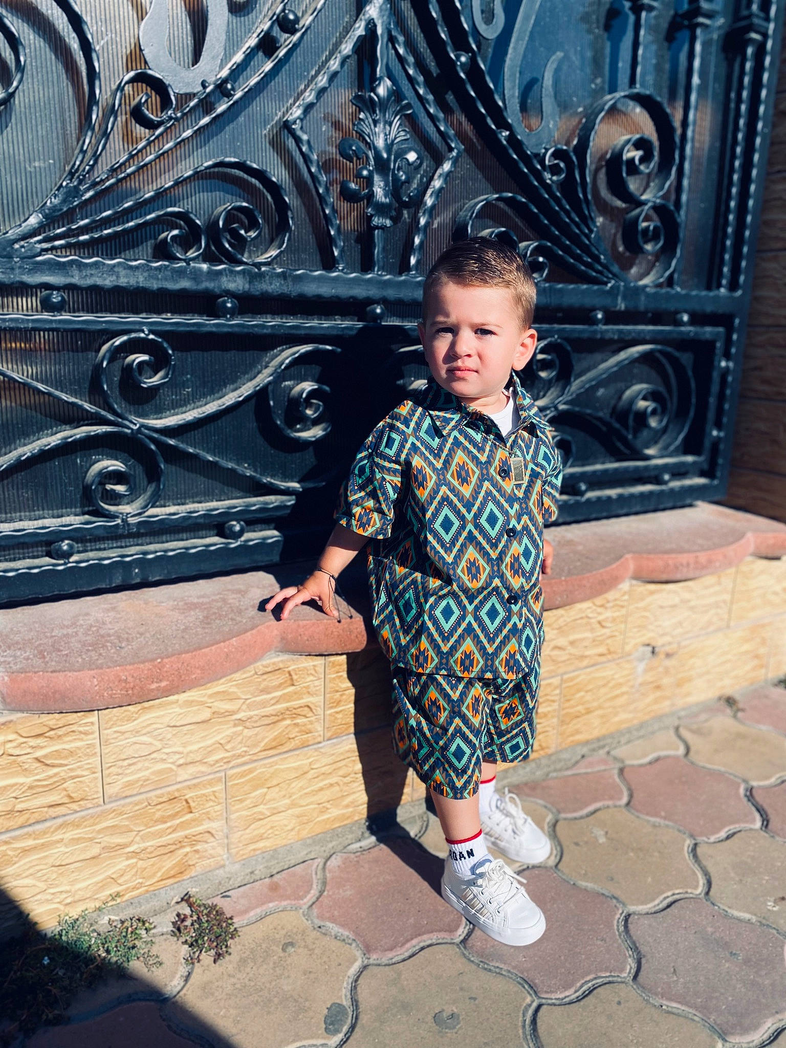 Franco a rejoint le concours — aidez-le/la à gagner de superbes lots ! art, beauty, child, cool, electric_blue, fashion_design, flooring, fun, human, human_body, leisure, metal, pattern, person, temple, textile, tints_and_shades, toddler, town, visual_arts