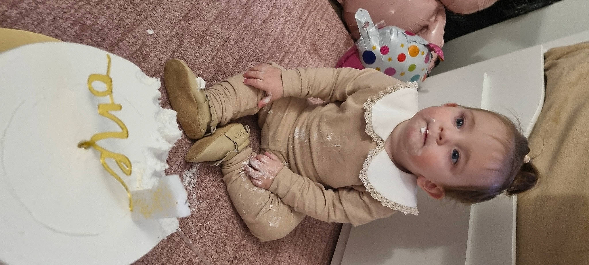 Sofia a rejoint le concours — aidez-le/la à gagner de superbes lots ! baby, baby_products, baby_toddler_clothing, cheek, child, fun, happy, nail, pattern, person, plastic, sitting, skin, sleeve, toddler, toy