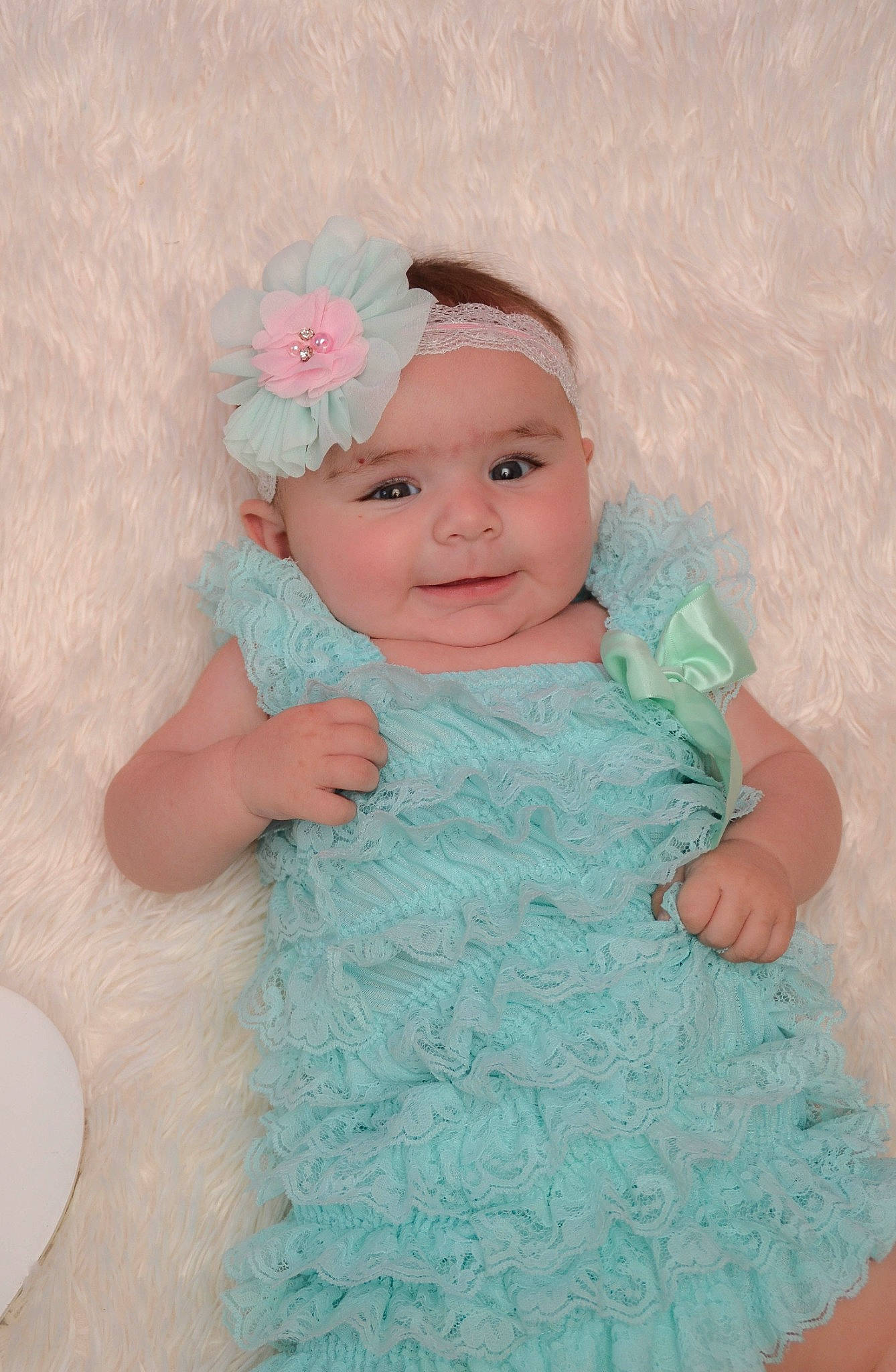 Julia a rejoint le concours — aidez-le/la à gagner de superbes lots ! aqua, art, baby, baby_toddler_clothing, cheek, embellishment, eye, face, happy, head, headband, headgear, headpiece, headwear, iris, linens, person, pink, skin, sleeve