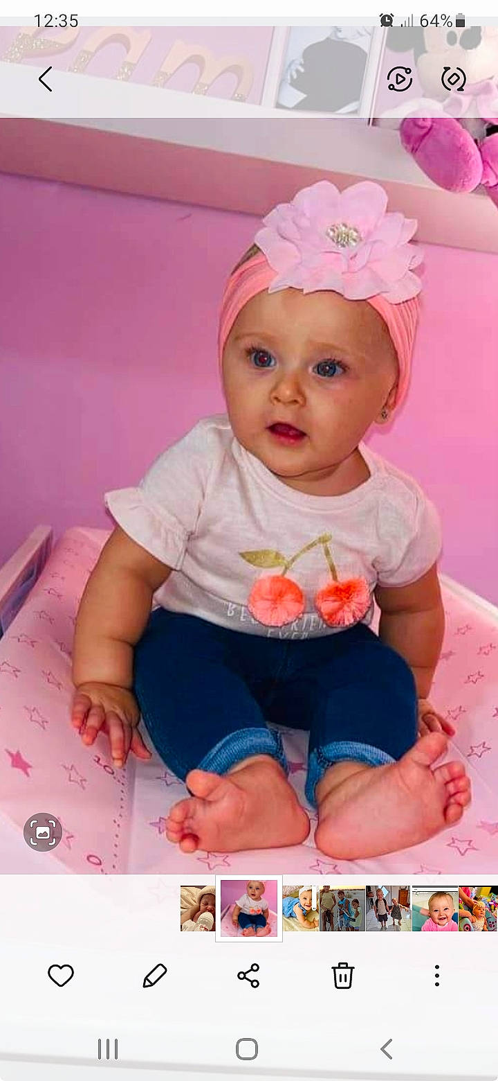 Mia a rejoint le concours — aidez-le/la à gagner de superbes lots ! baby, baby_toddler_clothing, beauty, cheek, child, facial_expression, finger, fun, happy, headgear, headwear, magenta, people, person, photograph, pink, product, purple, skin, sleeve