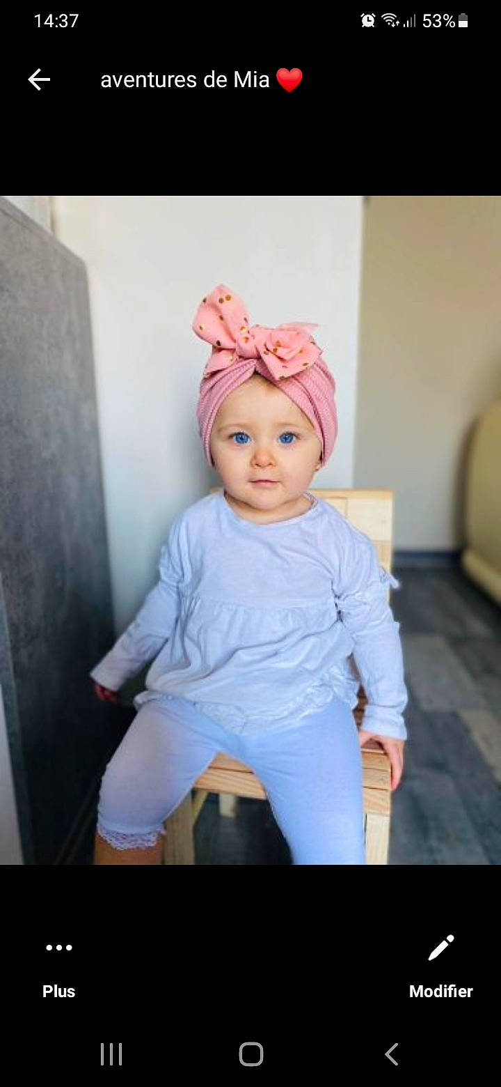 Mia a rejoint le concours — aidez-le/la à gagner de superbes lots ! baby, baby_toddler_clothing, cap, child, chin, clothing, eye, eyebrow, eyelash, fashion_accessory, flash_photography, happy, headpiece, headwear, lip, magenta, neck, peach, person, purple