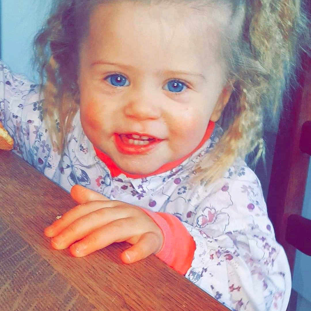 Eléna a rejoint le concours — aidez-le/la à gagner de superbes lots ! baby, beauty, blond, cheek, child, child_model, chin, eye, face, facial_expression, forehead, hair, hairstyle, head, iris, lip, nose, person, skin, smile