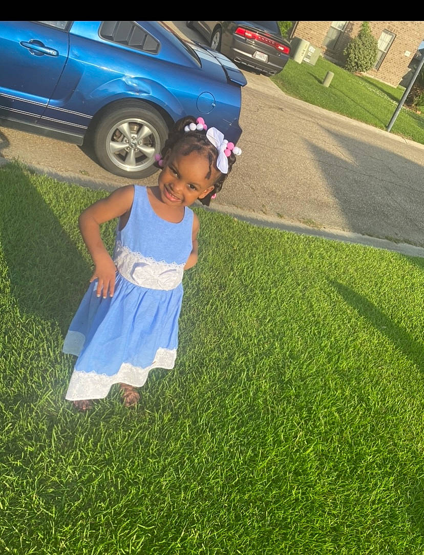 Jaiuni is registered to the contest to win money with this photo: alloy_wheel, automotive_design, automotive_exterior, automotive_lighting, automotive_tire, bumper, car, grass, grass_family, hubcap, joy, motor_vehicle, person, plant, rim, tints_and_shades, tire, toddler, trunk, vehicle