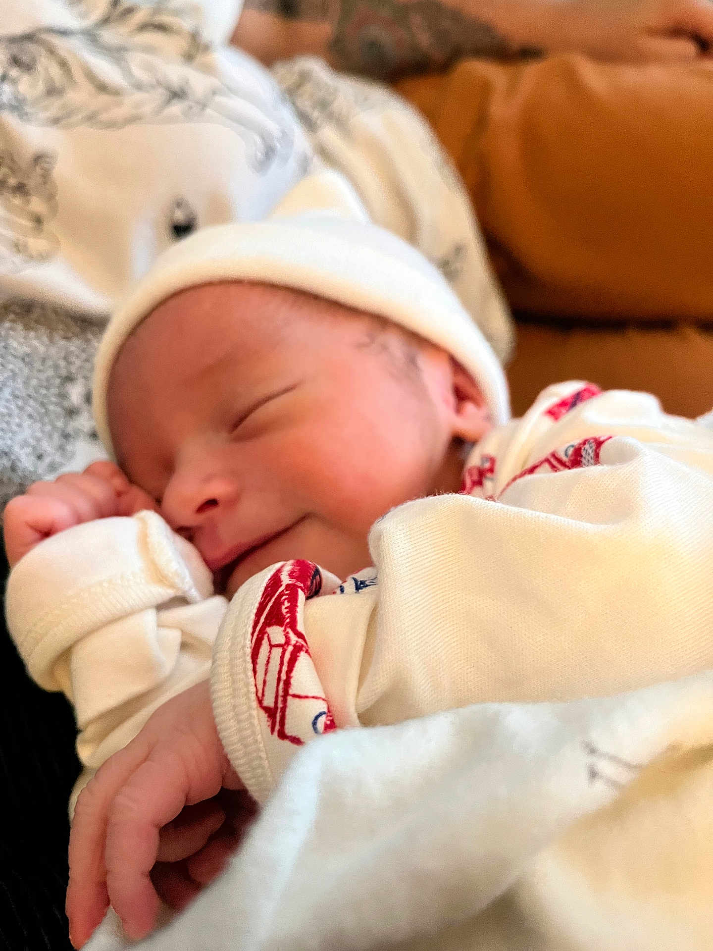 Oliver is registered to the contest to win money with this photo: newborn, baby, sleeping, smiling, hat, clothing, blanket, infant, cozy, soft, cute, peaceful, portrait, human, child, bedtime, resting, warm, closeup, indoors