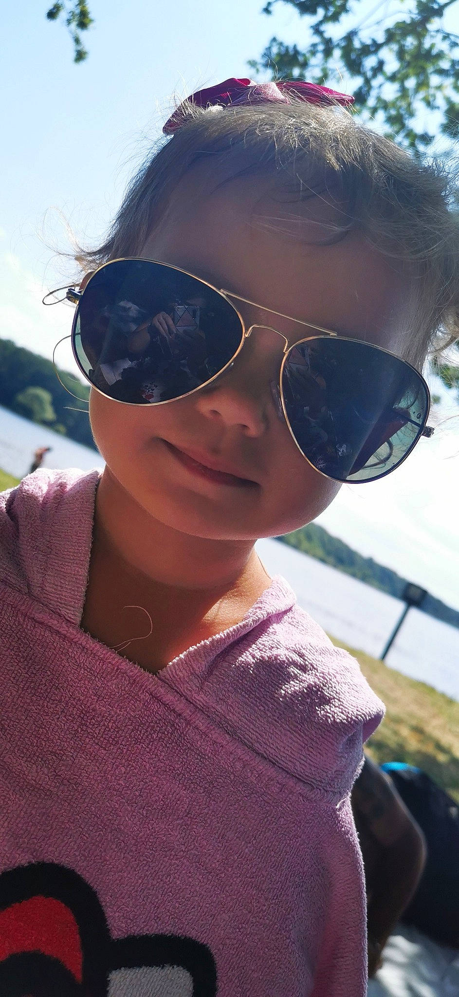 Lana participe au concours pour gagner de l'argent avec cette photo : black_hair, chin, cool, eye_glass_accessory, eyewear, face, glasses, goggles, happy, head, light, lip, mammal, person, photograph, skin, summer, sunglasses, sunlight, vision_care