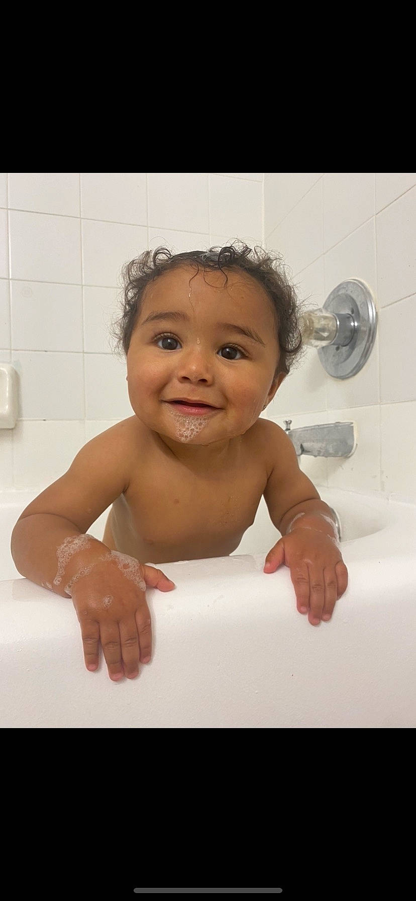 Jaxsen is registered to the contest to win money with this photo: baby_bathing, bathing, bathroom, bathtub, cheek, chin, eyebrow, facial_expression, fluid, happy, human_body, jaw, joy, lip, mouth, nose, person, plumbing_fixture, product, skin