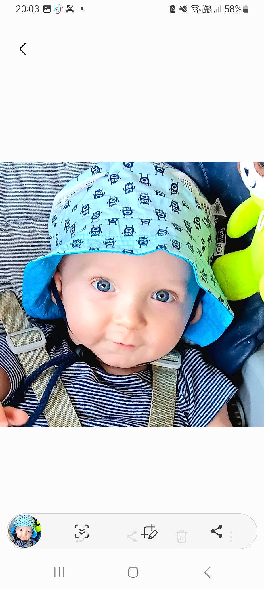 Ylan a rejoint le concours — aidez-le/la à gagner de superbes lots ! baby, baby_toddler_clothing, cap, child, clothing, cool, costume_hat, electric_blue, eye, happy, headgear, headwear, knit_cap, outerwear, pattern, person, photograph, product, sleeve, textile