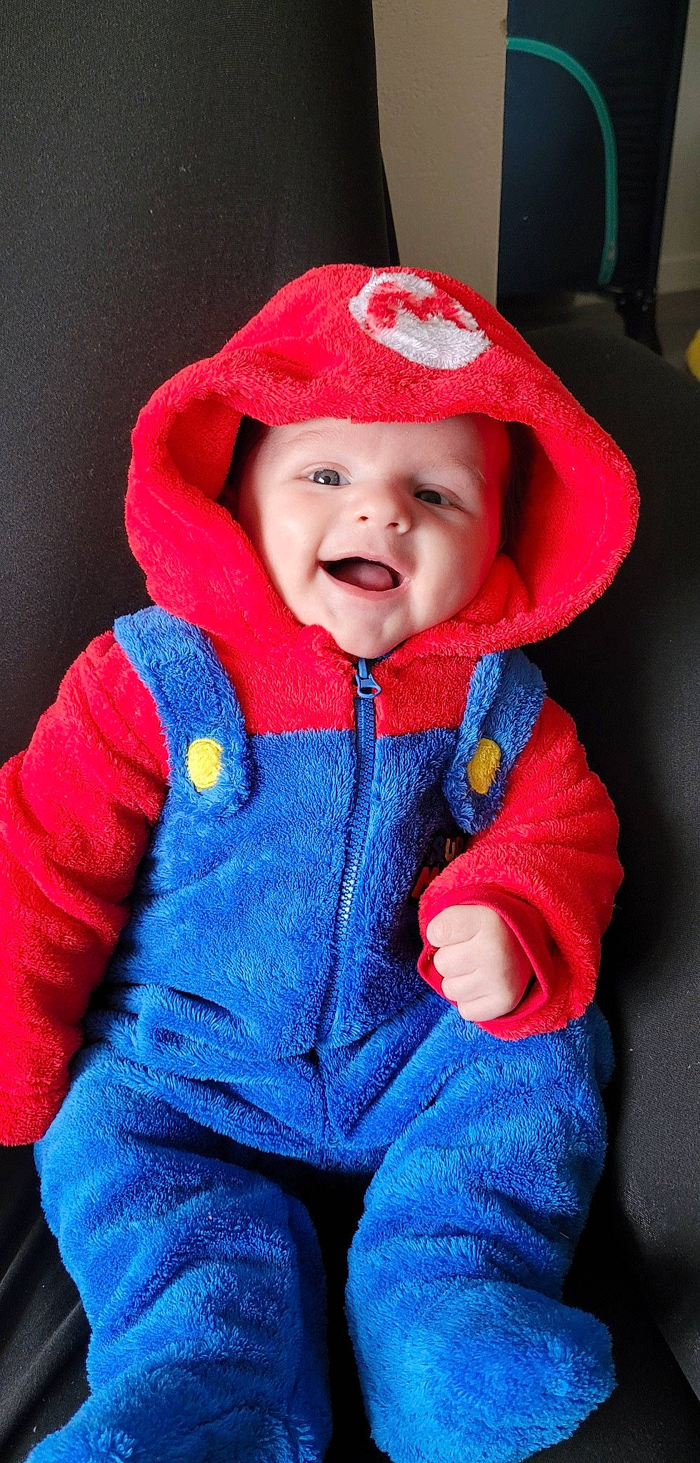 Ezio participe au concours pour gagner de l'argent avec cette photo : baby, baby_toddler_clothing, blue, cap, cheek, clothing, eye, head, headgear, headwear, iris, jacket, nose, organ, outerwear, person, product, skin, sleeve, smile