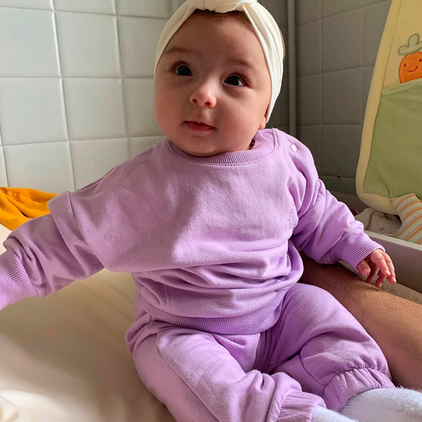 Mia participe au concours pour gagner de l'argent avec cette photo : accessories, baby, blanket, bodypart, bonnet, cap, clothing, face, finger, hand, happy, hat, head, pants, person, photography, portrait, sitting, sleeve, smile