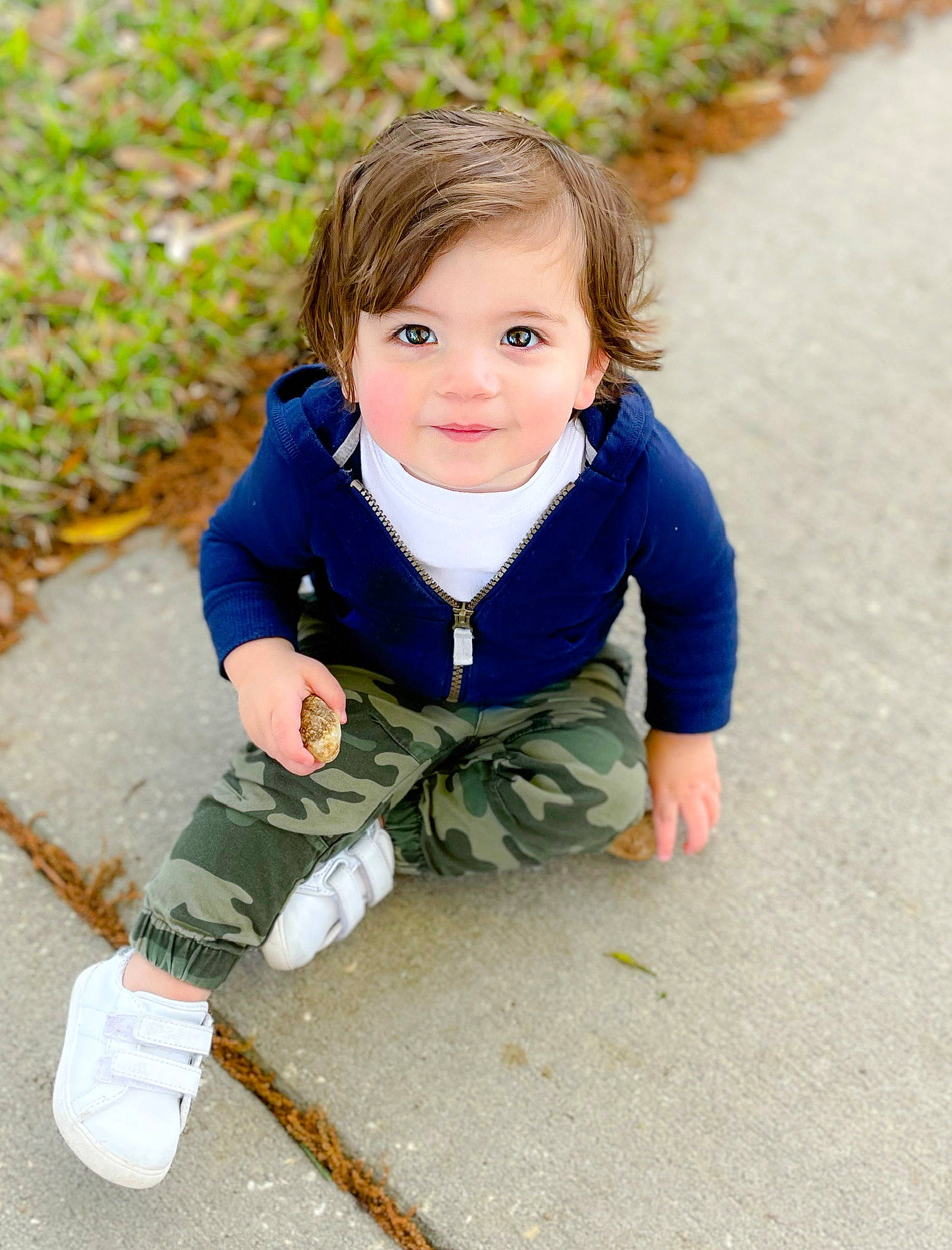 Max is registered to the contest to win money with this photo: baby_toddler_clothing, child, electric_blue, face, flooring, fun, grass, happy, joy, leisure, people_in_nature, person, play, recreation, sitting, sleeve, smile, sneakers, soil, toddler