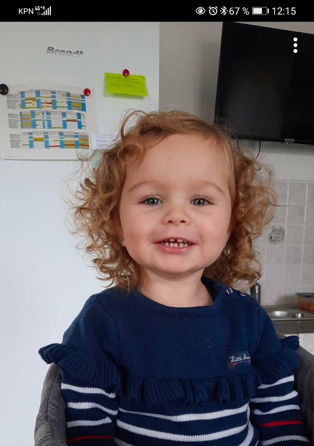 Leane a rejoint le concours — aidez-le/la à gagner de superbes lots ! baby_toddler_clothing, beauty, cheek, child, eyelash, fun, hair, hairstyle, happy, head, iris, joy, output_device, person, photograph, product, sleeve, smile, snapshot, standing