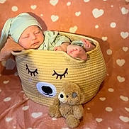 Naïlya a rejoint le concours — aidez-le/la à gagner de superbes lots ! adorable, baby, basket, blanket, child, comfort, cozy, cute, foot, hat, heart_pattern, indoor, infant, peaceful, portrait, rest, sleeping, soft, teddy_bear, toy