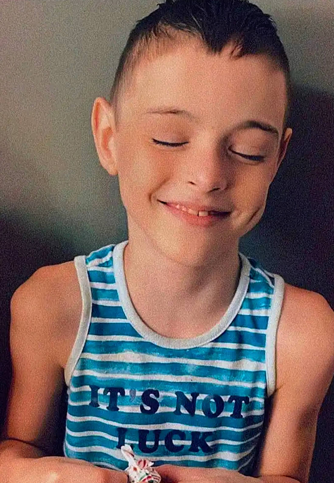 Kain is registered to the contest to win money with this photo: active_tank, chest, cool, elbow, face, flash_photography, hair, happy, head, iris, joy, muscle, neck, organ, person, shoulder, sleeve, sleeveless_shirt, smile, summer