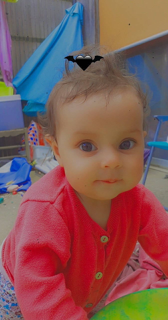 Liv participe au concours pour gagner de l'argent avec cette photo : baby, baby_toddler_clothing, blue, cheek, eye, eyelash, fun, goggles, happy, hat, head, iris, mouth, nose, person, skin, sunglasses, toddler, toy, vision_care