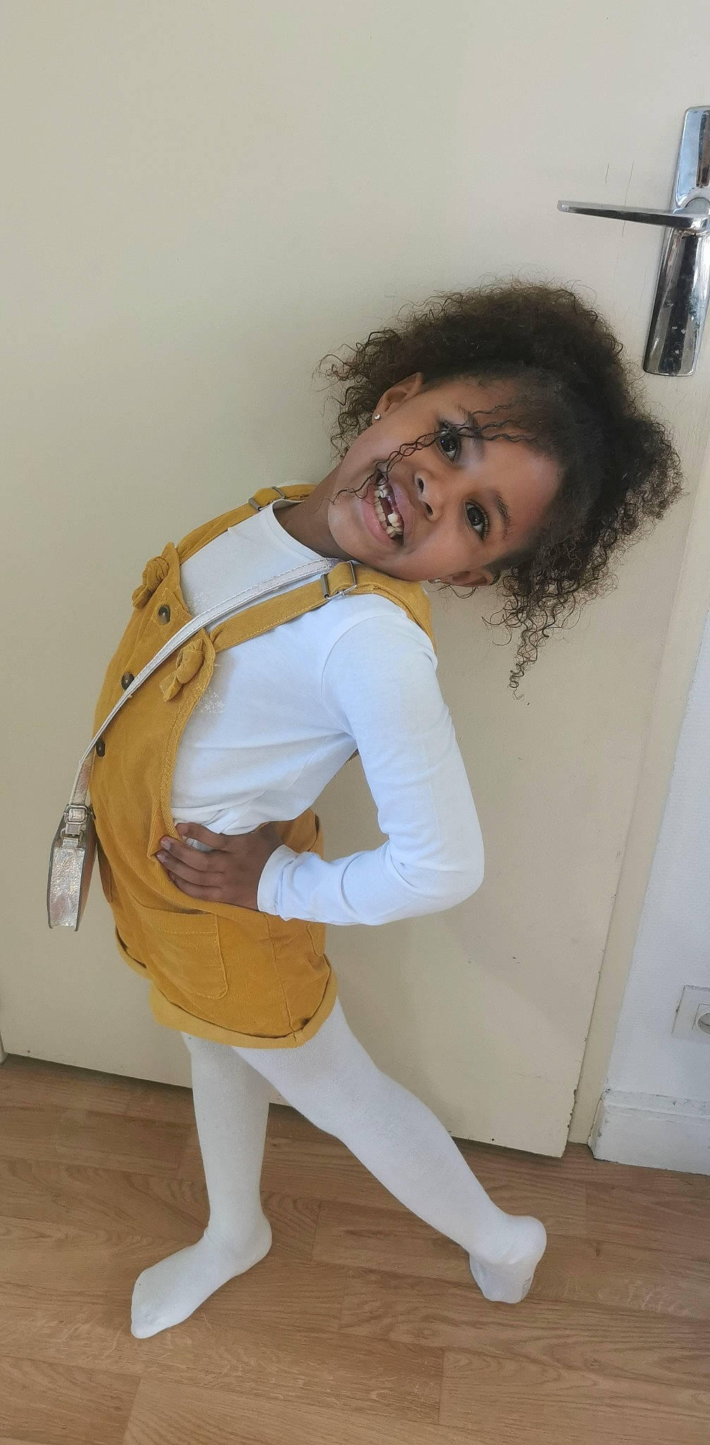 Inaya a rejoint le concours — aidez-le/la à gagner de superbes lots ! abdomen, chest, collar, elbow, eye, face, fashion_design, hair, head, human_leg, joint, joy, knee, leg, neck, person, shoulder, sleeve, sportswear, thigh