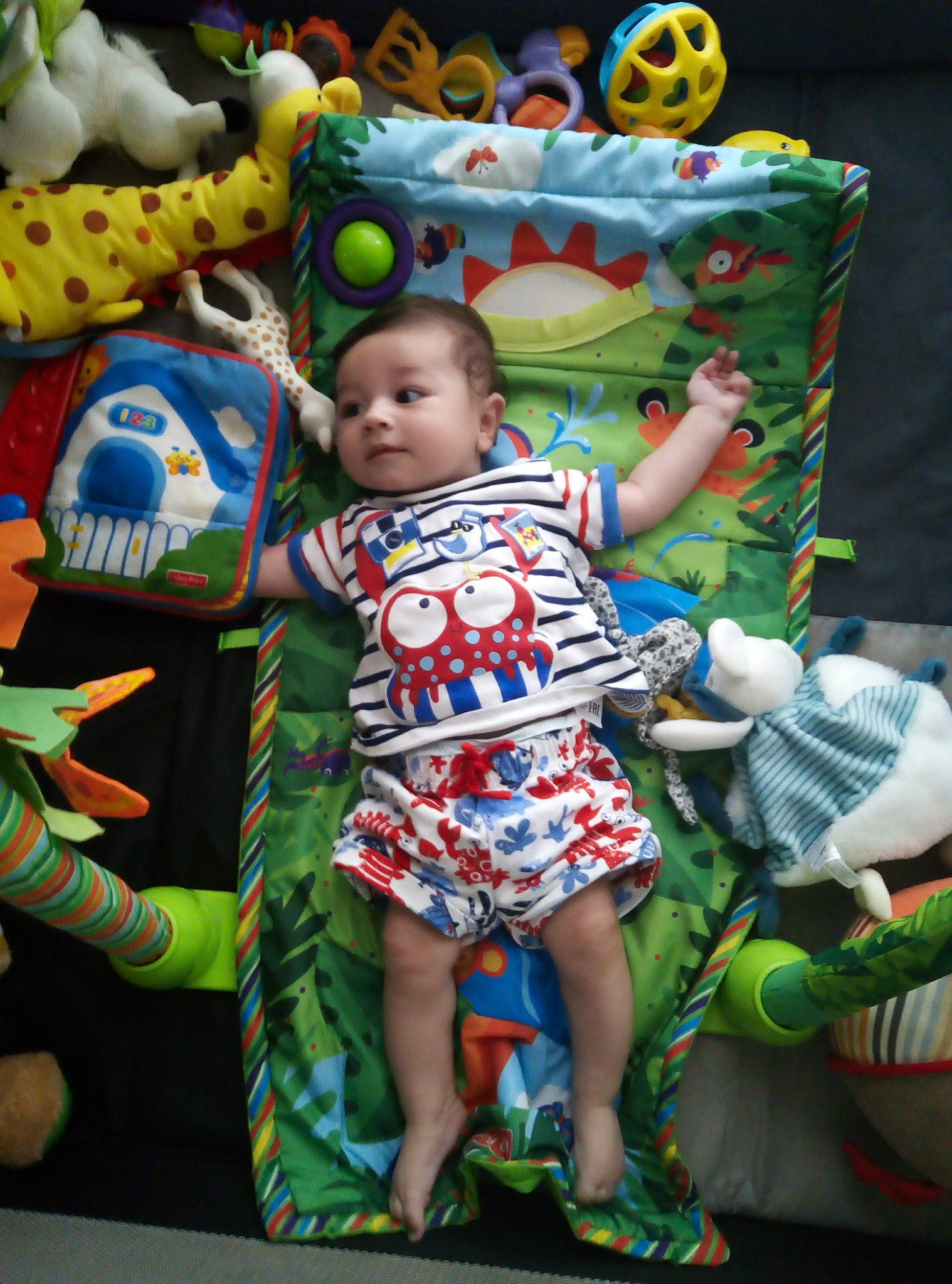 Jayson participe au concours pour gagner de l'argent avec cette photo : baby, baby_products, baby_toys, child, fictional_character, fun, person, play, room, toddler, toy, vacation