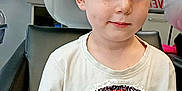 Jules a rejoint le concours — aidez-le/la à gagner de superbes lots ! child, boy, haircut, shirt, spiderman, sequin, salon, chair, bottle, product, shelf, haircare, indoor, casual_clothing, short_hair, portrait, sitting, cute, kid, young