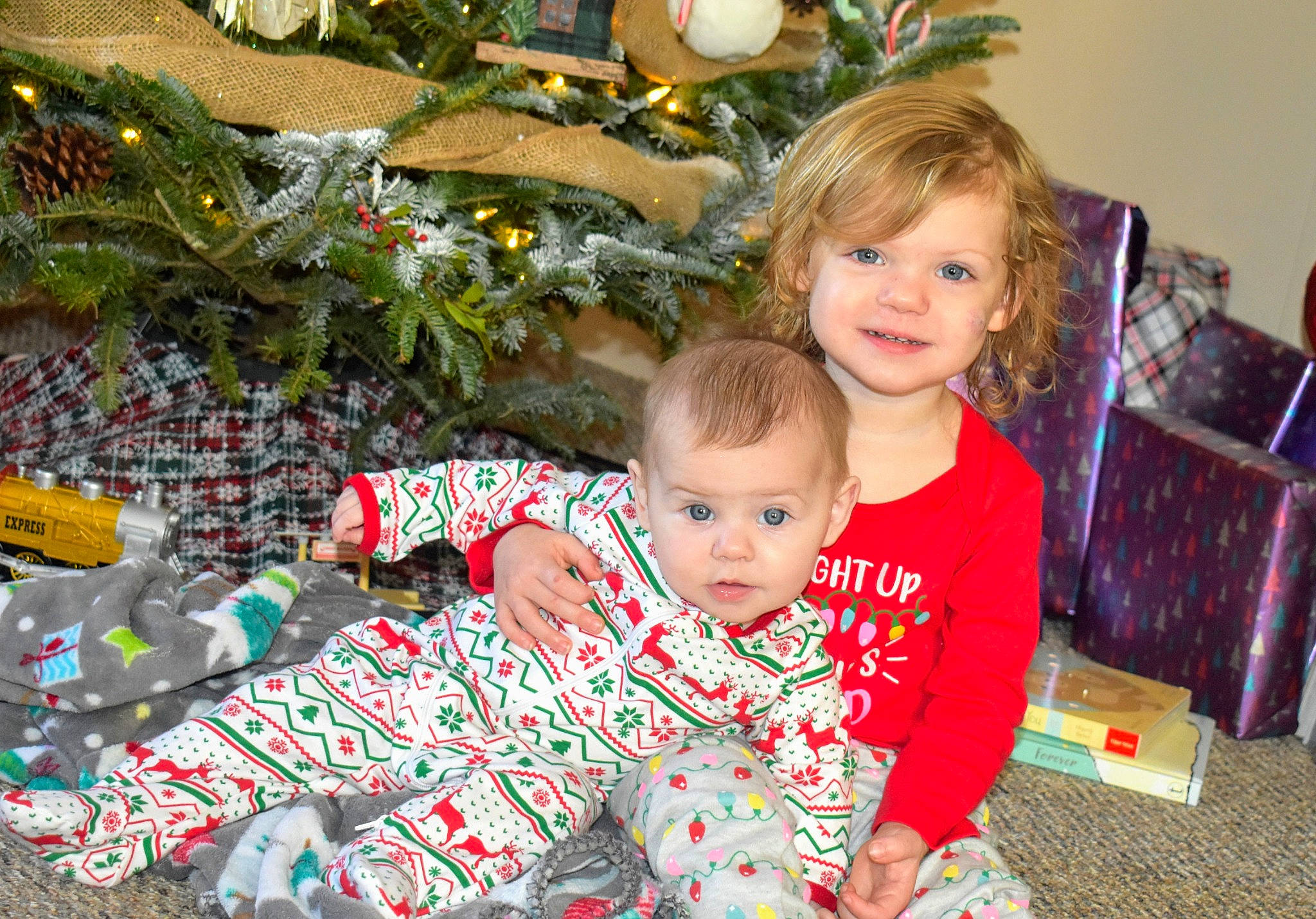 Britta is registered to the contest to win money with this photo: child, christmas, christmas_decoration, christmas_eve, christmas_ornament, christmas_tree, event, family, holiday, interior_design, joy, opening_presents, person, play, toddler, tree