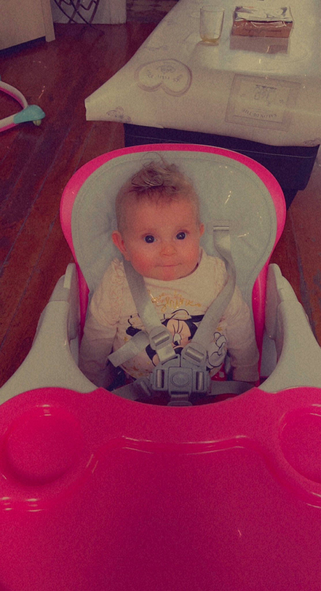 Kélya a rejoint le concours — aidez-le/la à gagner de superbes lots ! baby, baby_carriage, baby_products, baby_toddler_clothing, carmine, chair, cheek, child, comfort, eye, face, human_body, lap, magenta, person, pink, plastic, product, sitting, toddler