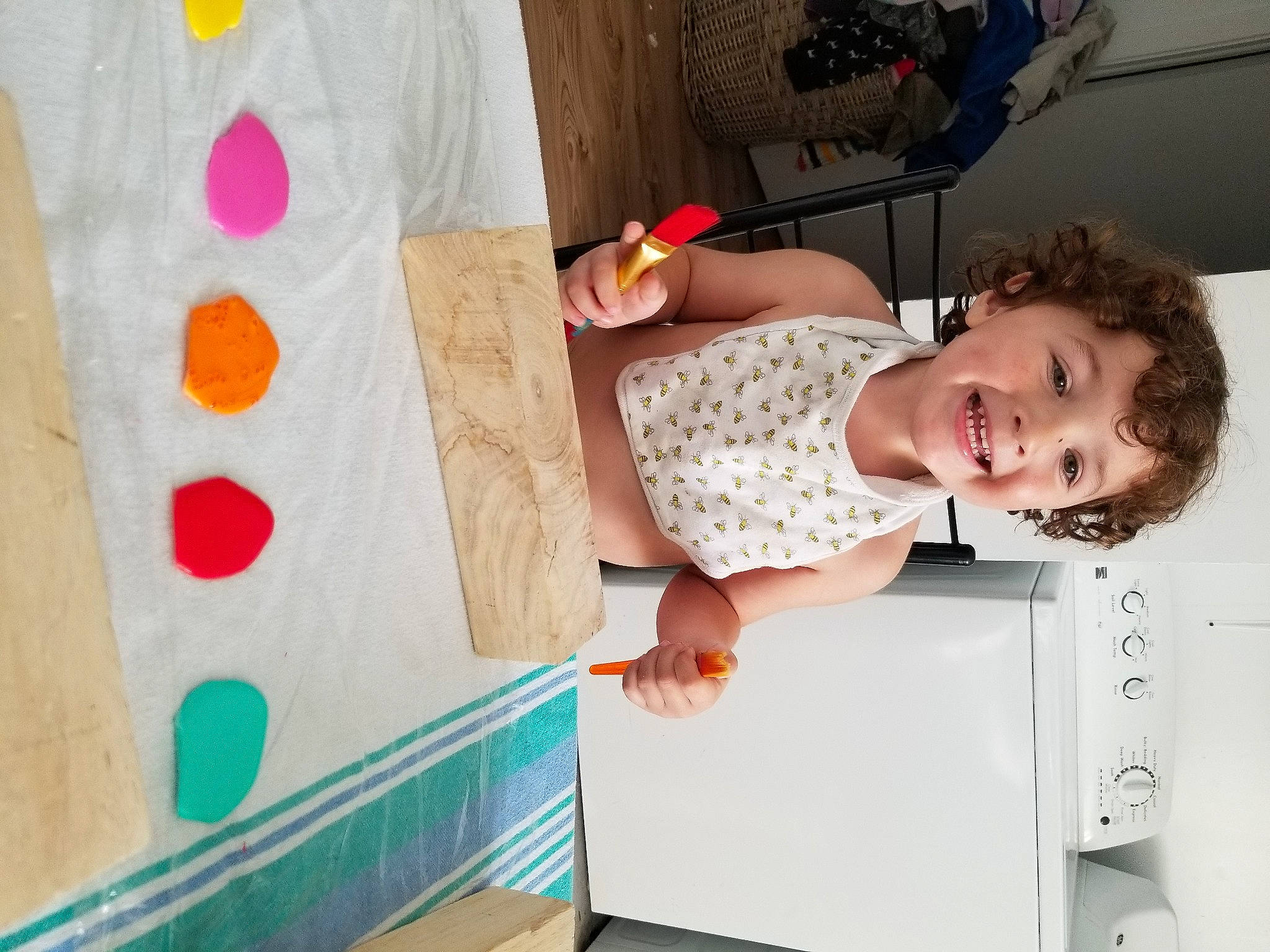 Edward participe au concours pour gagner de l'argent avec cette photo : baby, baby_toddler_clothing, child, eyelash, joy, paper, paper_product, person, toddler