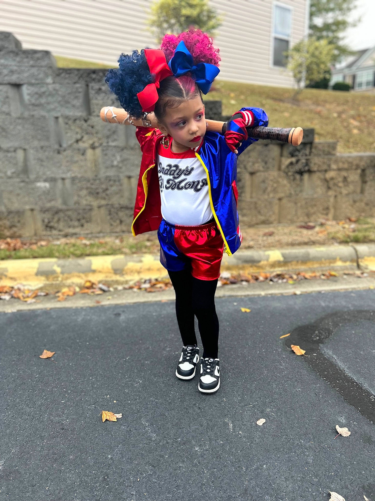 Kimora is registered to the contest to win money with this photo: asphalt, competition_event, costume, electric_blue, event, fictional_character, fun, happy, leisure, marathon, party_supply, pedestrian, person, recreation, road, running, street, t_shirt, toddler, uniform