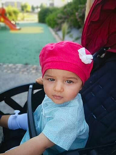 Nour a rejoint le concours — aidez-le/la à gagner de superbes lots ! auto_part, baby, beanie, cap, child, fashion_accessory, fun, grass, headwear, knit_cap, leisure, magenta, person, pink, plant, recreation, sitting, street_fashion, toddler, travel