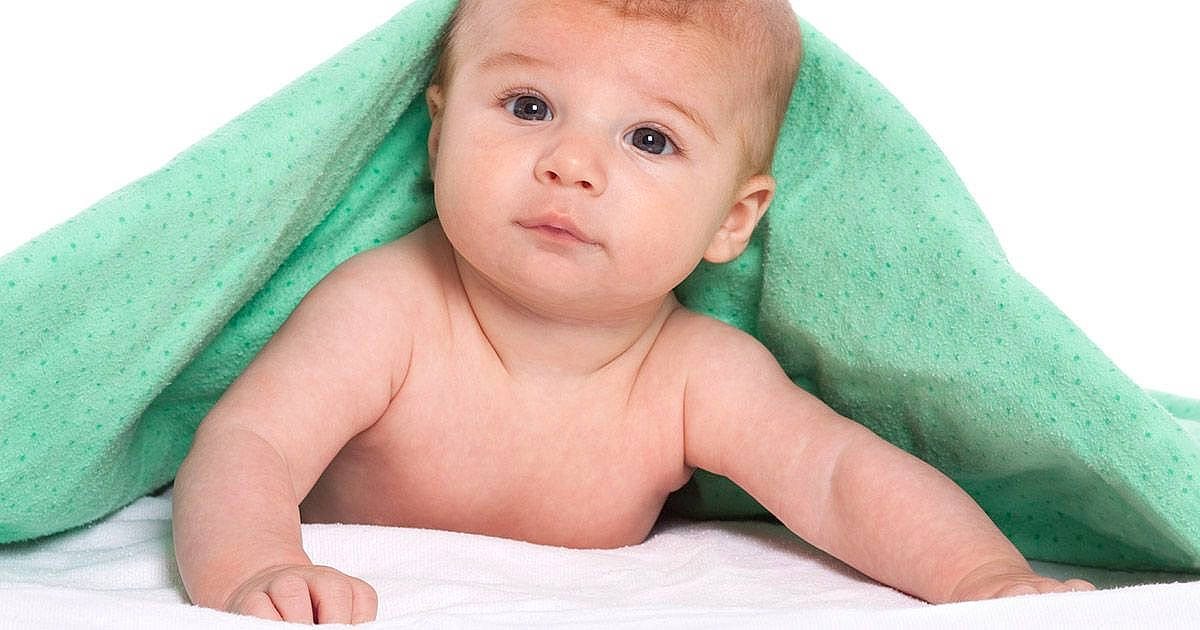 Enza a rejoint le concours — aidez-le/la à gagner de superbes lots ! azure, baby, baby_toddler_clothing, cheek, chest, child, comfort, eye, face, happy, human_body, linens, nail, nose, person, product, sitting, skin, stomach, thumb