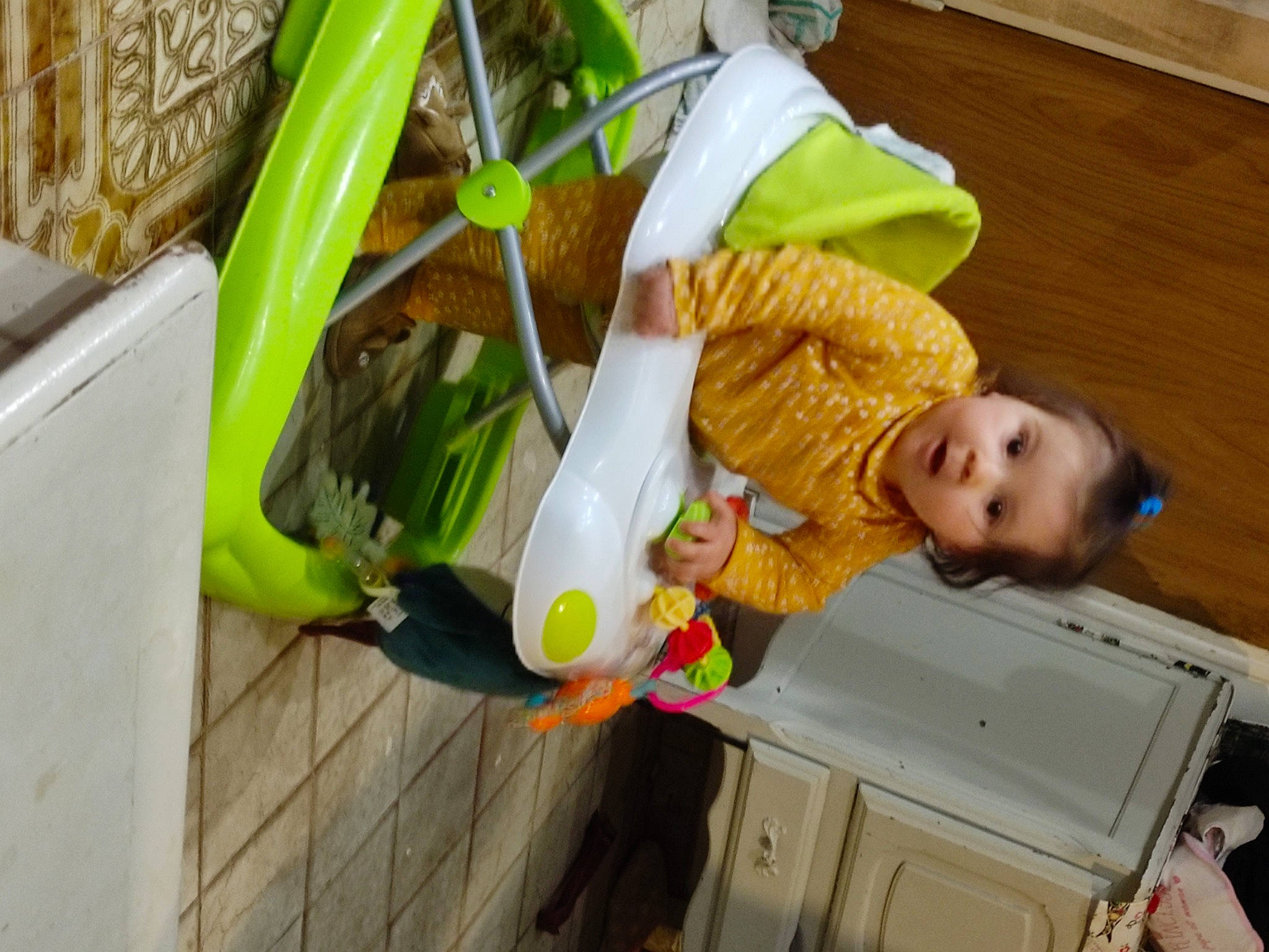 Emilie a rejoint le concours — aidez-le/la à gagner de superbes lots ! baby, baby_products, baby_safety, baby_toys, cabinetry, child, cleanliness, comfort, drawer, flooring, fun, hardwood, leisure, person, play, room, stuffed_toy, toddler, toy, wood