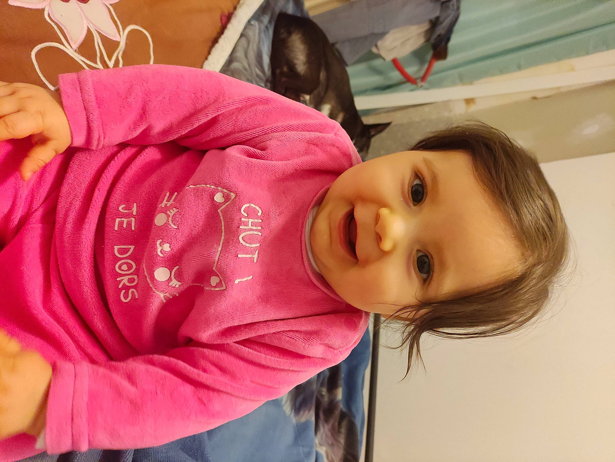 Emilie a rejoint le concours — aidez-le/la à gagner de superbes lots ! baby, cheek, child, eye, eyelash, facial_expression, fun, happy, leisure, lip, magenta, mouth, nose, person, pink, sitting, skin, sleeve, smile, toddler