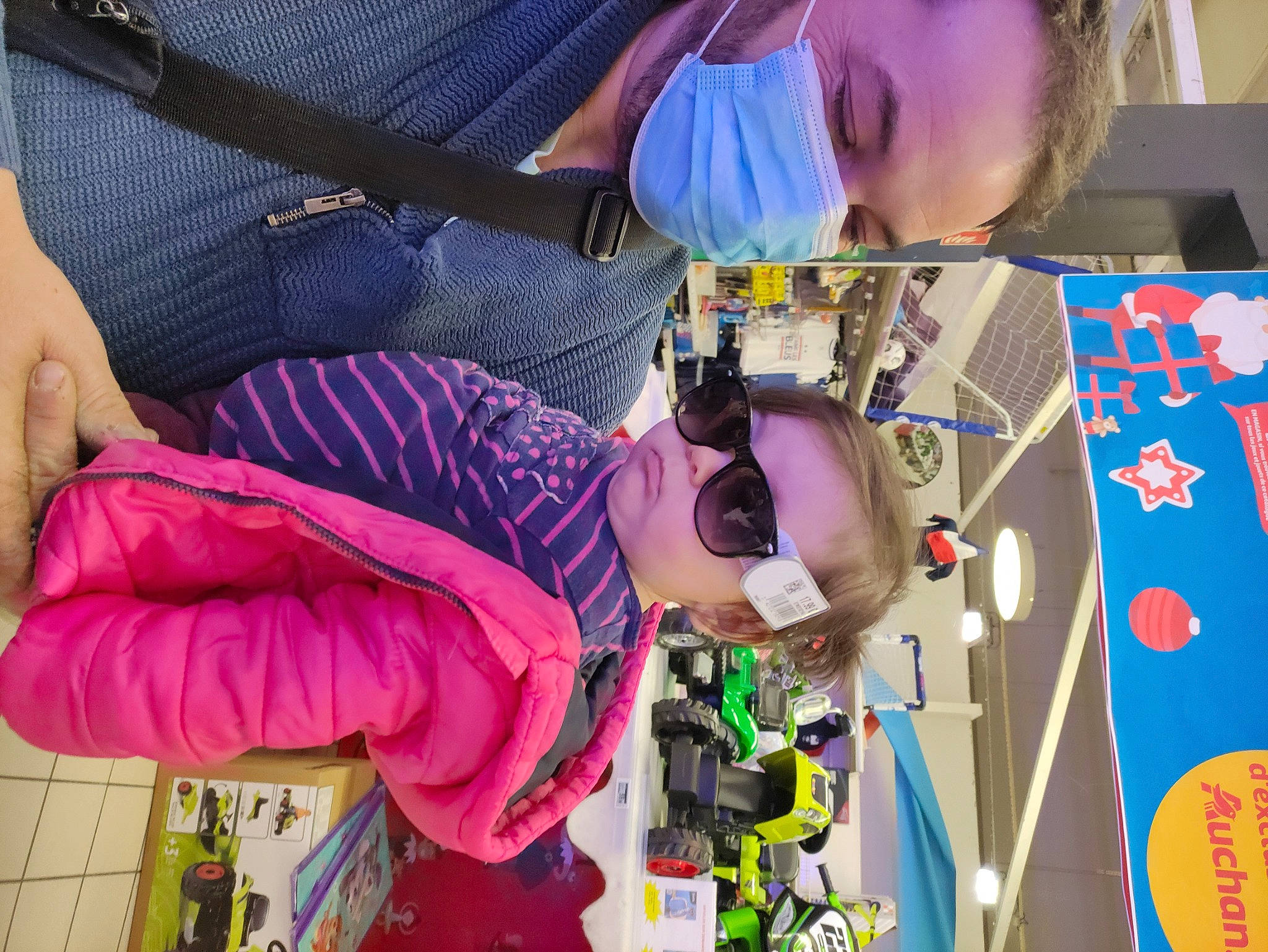 Emilie a rejoint le concours — aidez-le/la à gagner de superbes lots ! art, baby, child, event, eyewear, fun, leisure, magenta, person, play, product, purple, recreation, t_shirt, textile, toddler, toy, violet, visual_arts