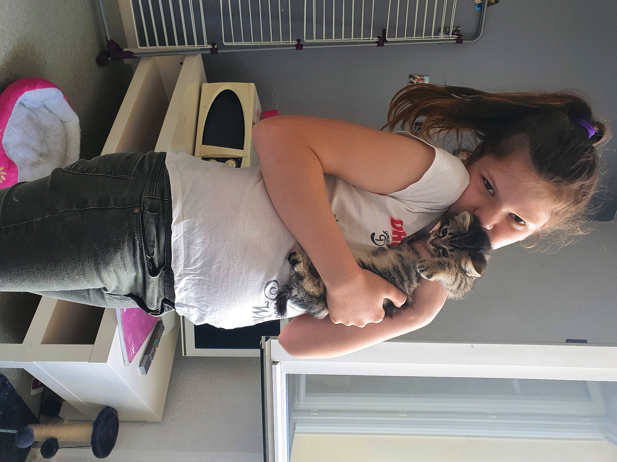 Alexia a rejoint le concours — aidez-le/la à gagner de superbes lots ! abdomen, active_tank, arm, balance, chest, cleanliness, elbow, fun, hip, human_leg, joint, knee, person, room, shorts, shoulder, sportswear, thigh, trunk, waist