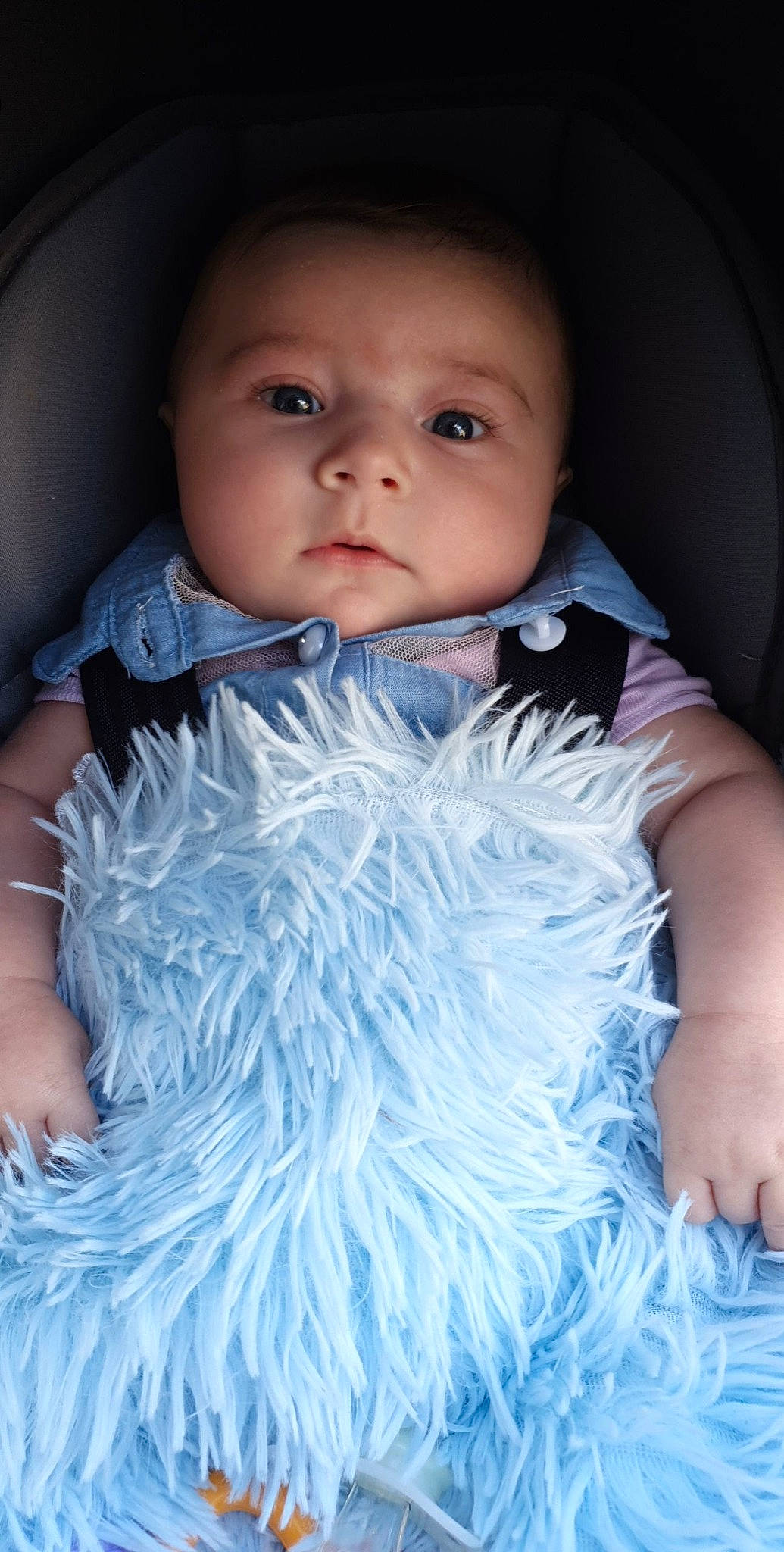 Eyana participe au concours pour gagner de l'argent avec cette photo : azure, baby_toddler_clothing, beauty, cheek, child, comfort, electric_blue, eye, finger, flash_photography, happy, iris, organ, person, pink, product, skin, sleeve, textile, toddler