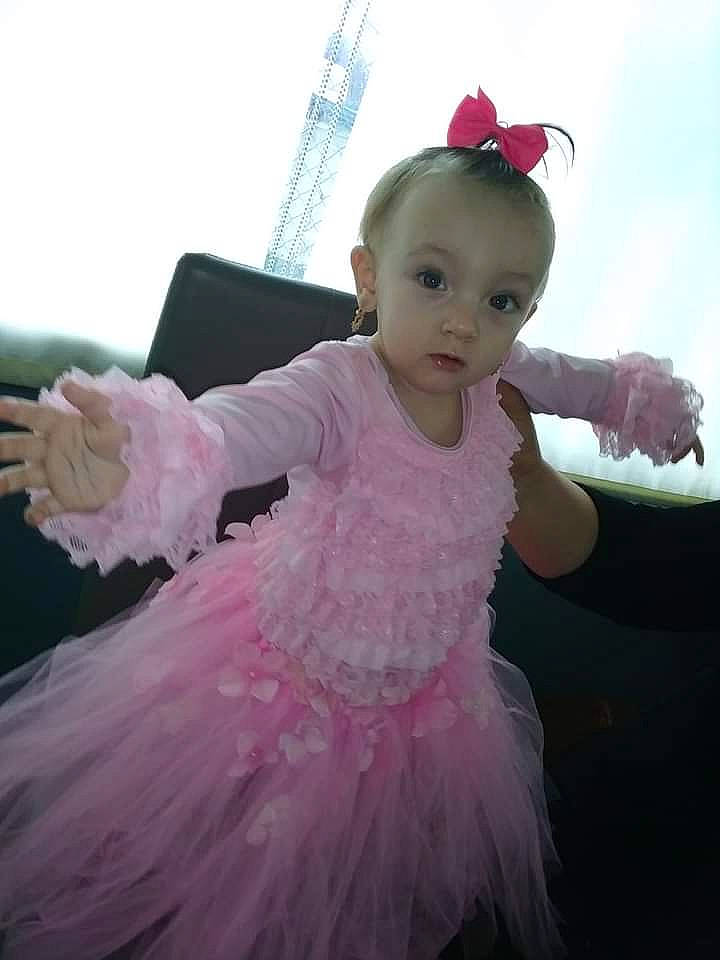 Haley participe au concours pour gagner de l'argent avec cette photo : baby, baby_toddler_clothing, ballet_tutu, child, costume, event, face, fun, gesture, happy, headpiece, iris, magenta, mythical_creature, person, pink, ruffle, shoulder, sky, sleeve